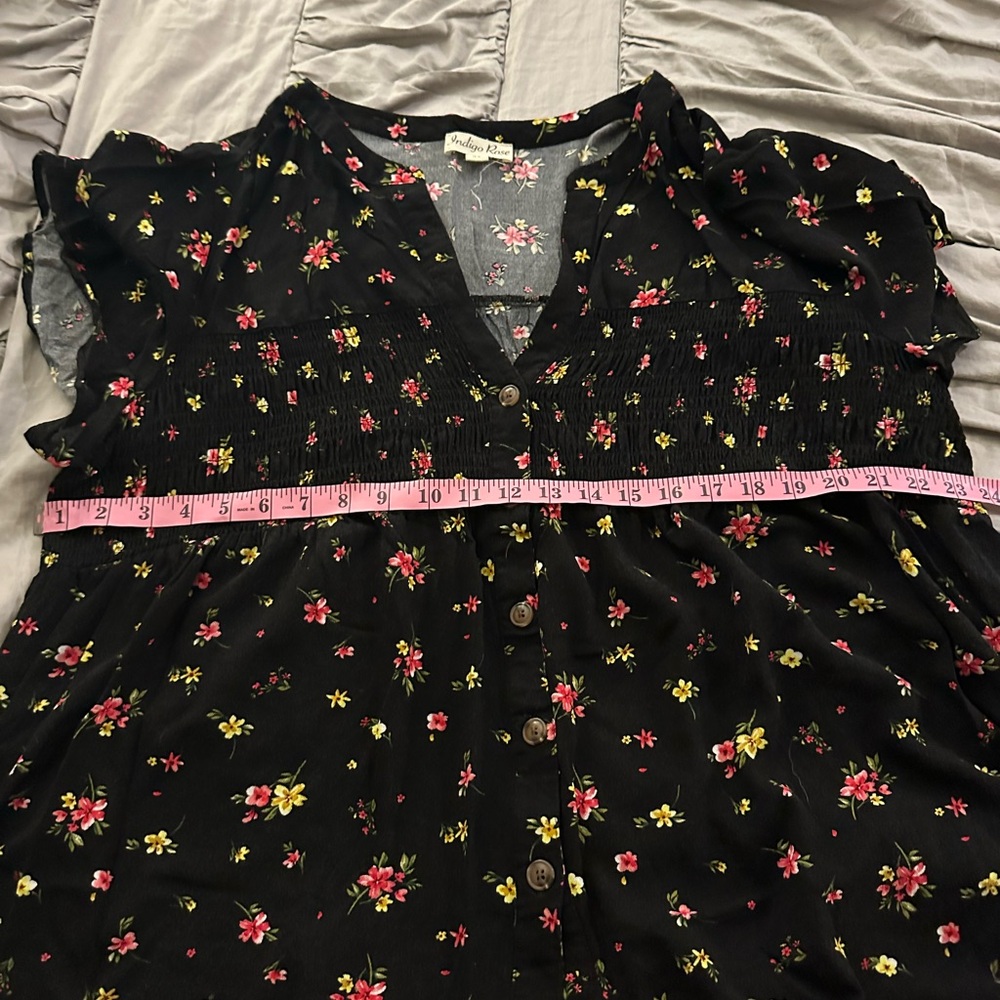 Floral‎ Black Women's Top - Picture 3 of 7